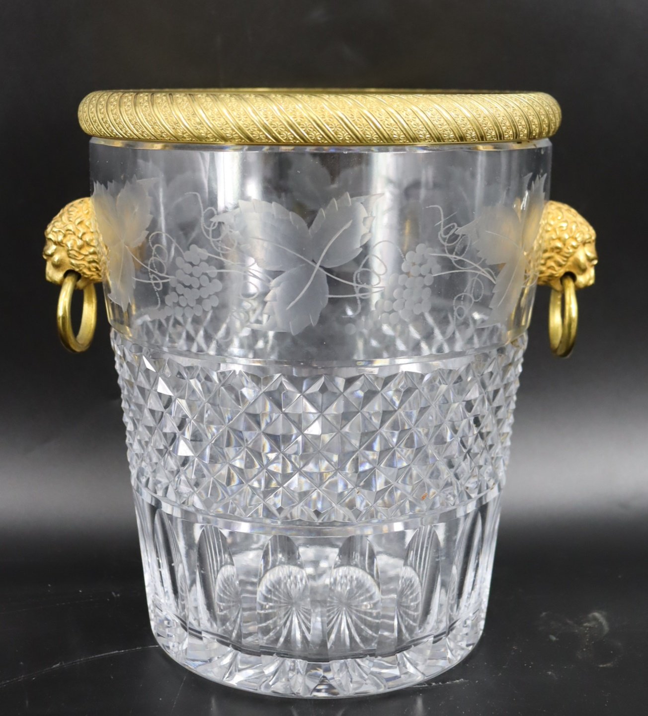 FINELY CUT & ETCHED GLASS ICE BUCKET