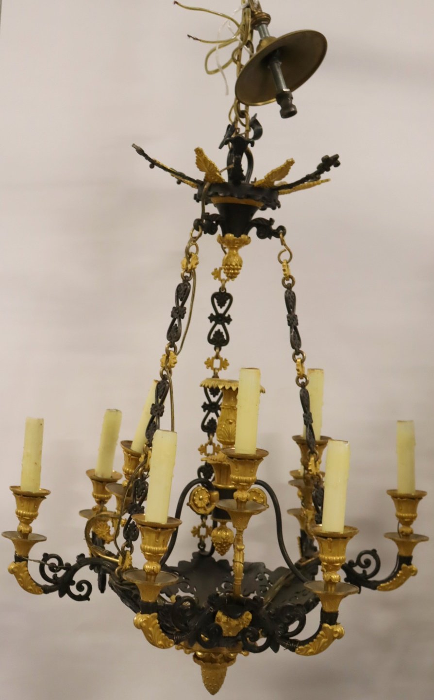 FINE GILT & PATINATED BRONZE CHANDELIER.