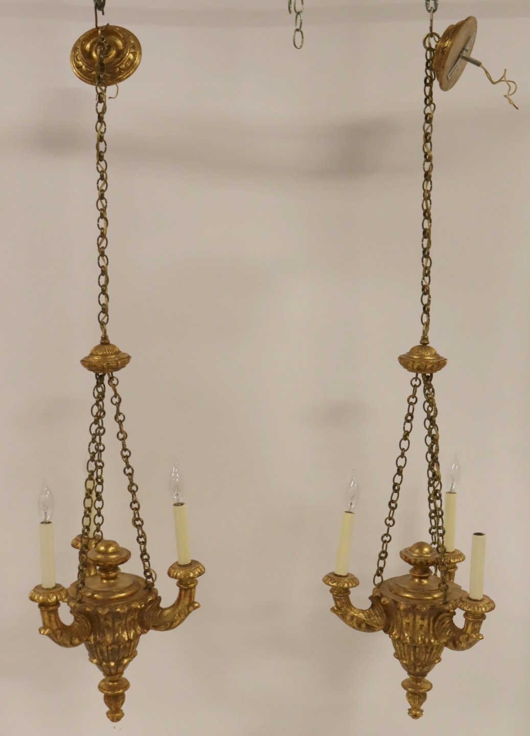 A PAIR OF CARVED GILTWOOD ITALIAN 3b372a