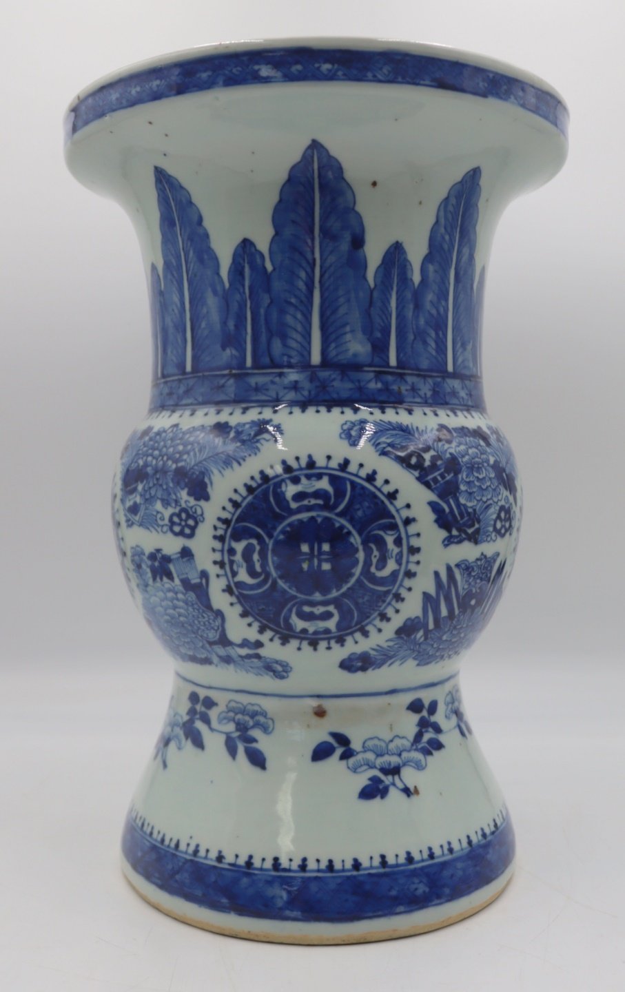 LARGE CHINESE BLUE AND WHITE VASE 3b3797