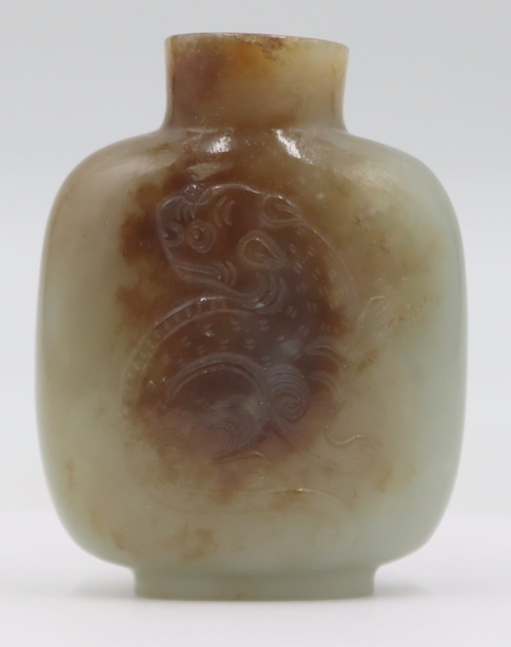 CHINESE CELADON JADE SNUFF BOTTLE