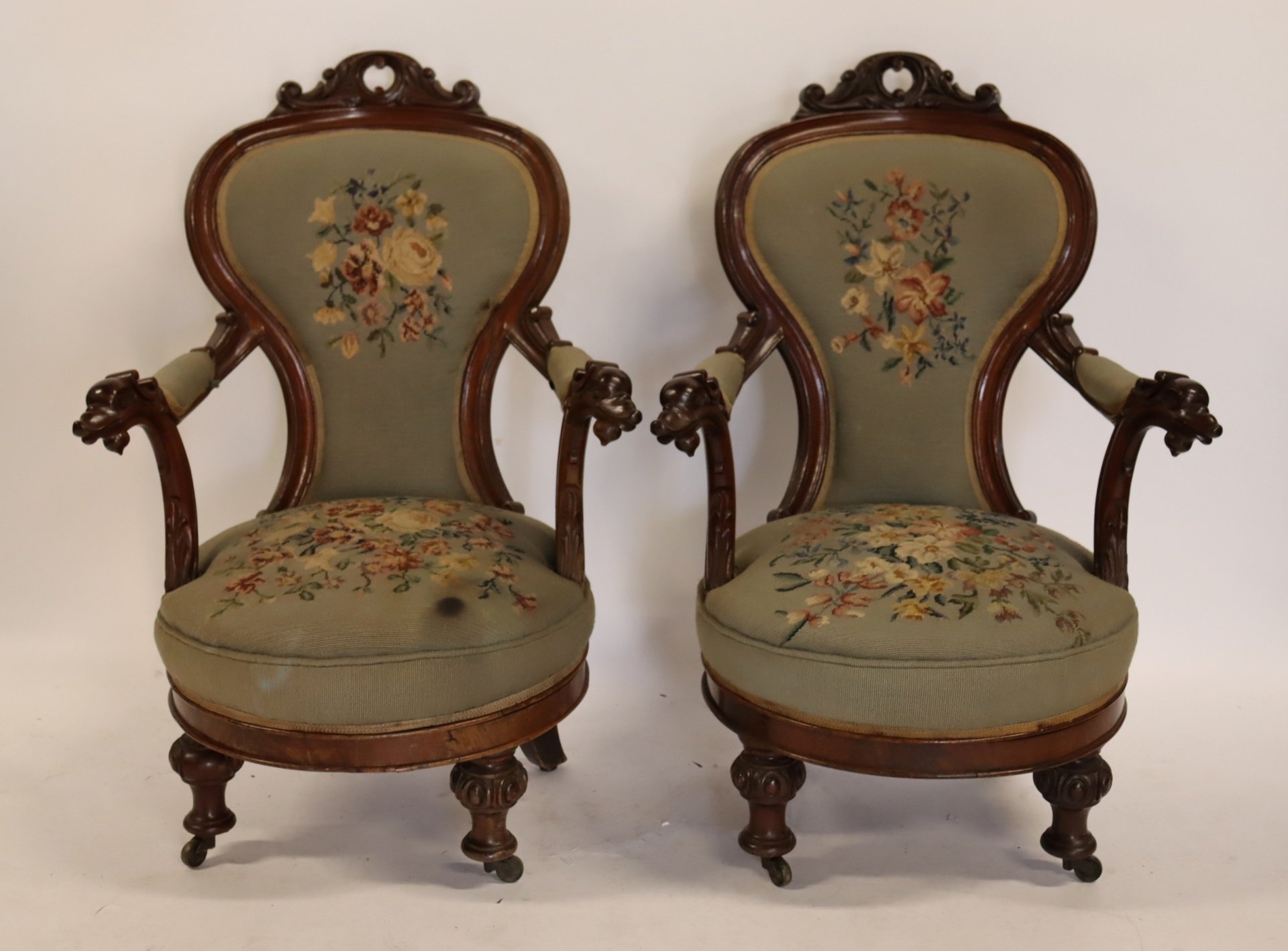 A PAIR OF VICTORIAN PARLOR CHAIRS 3b37c4