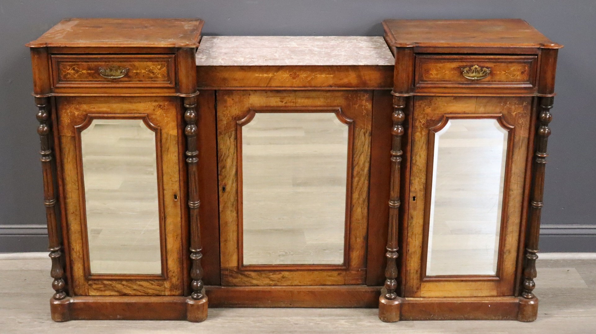VICTORIAN WALNUT CABINET WITH MARBLE 3b37e8