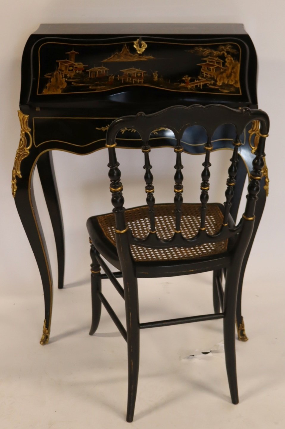 EBONISED AND CHINOISERIE DECORATED 3b37f1