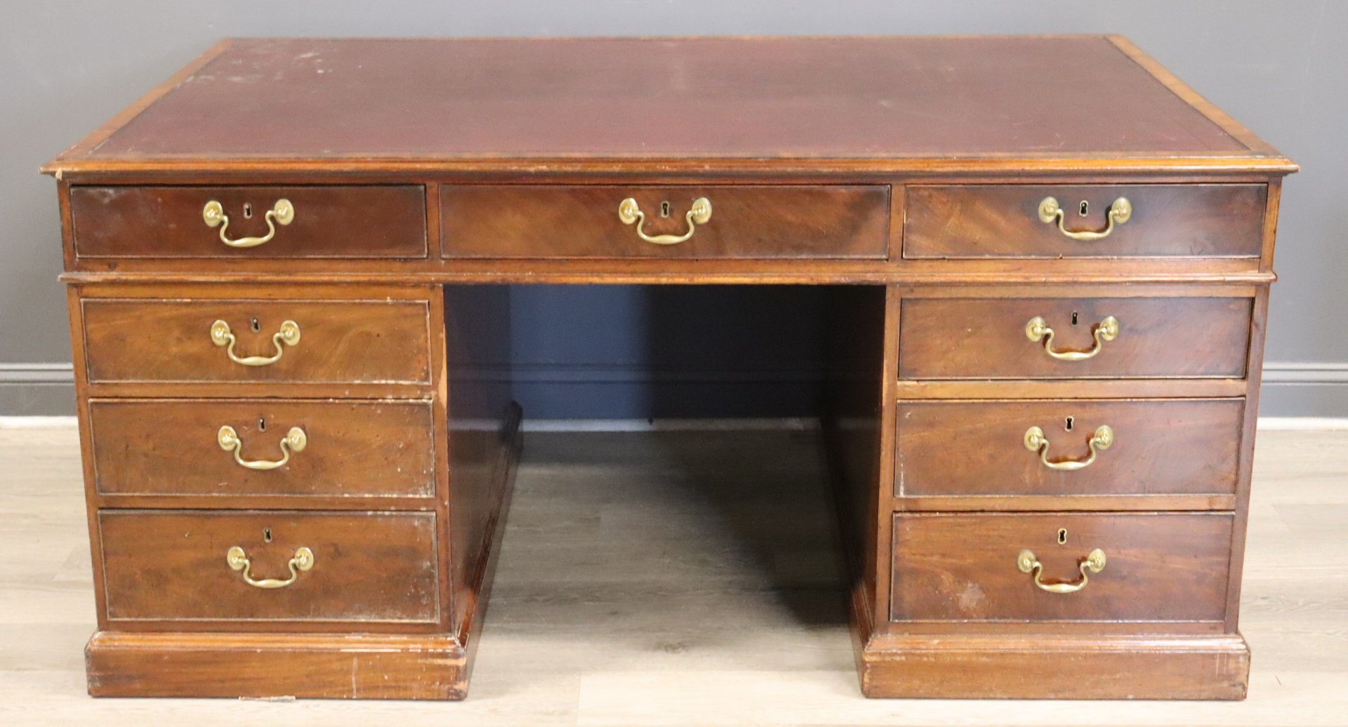 19TH CENTURY MAHOGANY LEATHERTOP 3b37fe