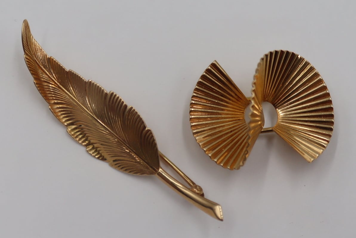 JEWELRY. (2) 14KT GOLD BROOCHES.