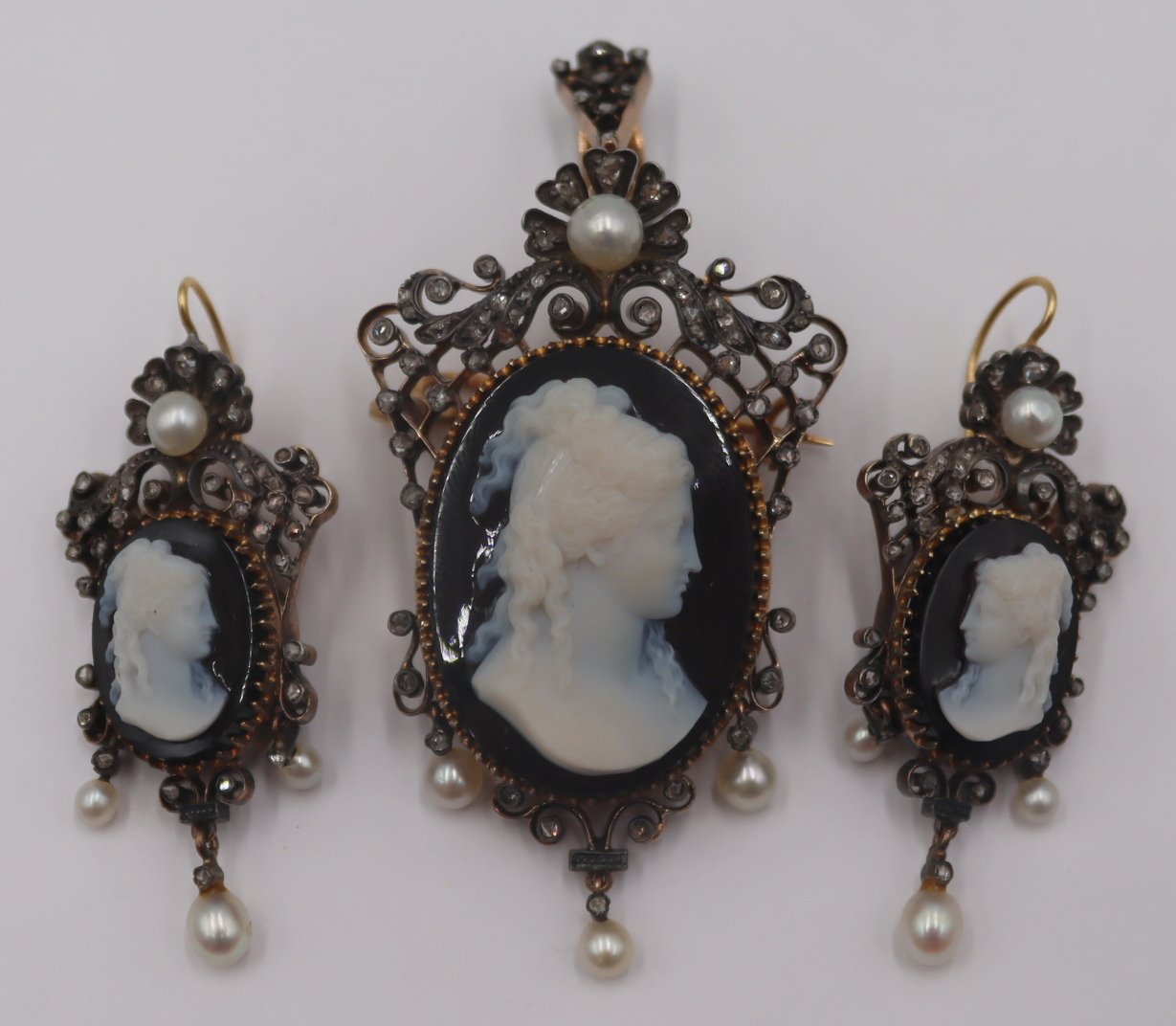 JEWELRY. FRENCH 18KT GOLD CAMEO