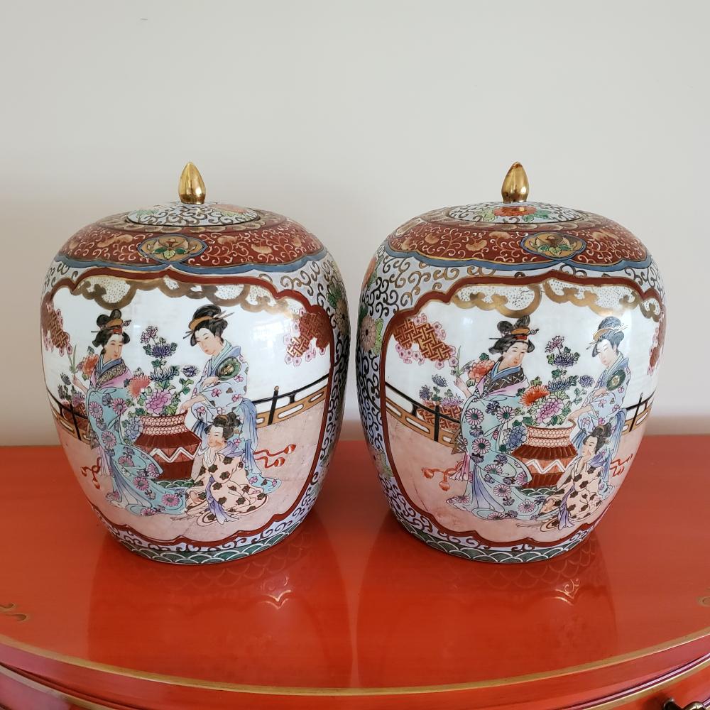 PAIR JAPANESE PORCELAIN LIDDED 3b392d