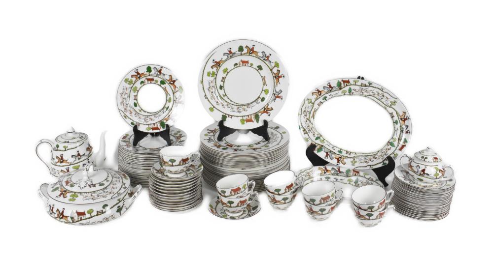 102 PIECES OF ENGLISH CROWN STAFFORDSHIRE 3b3967