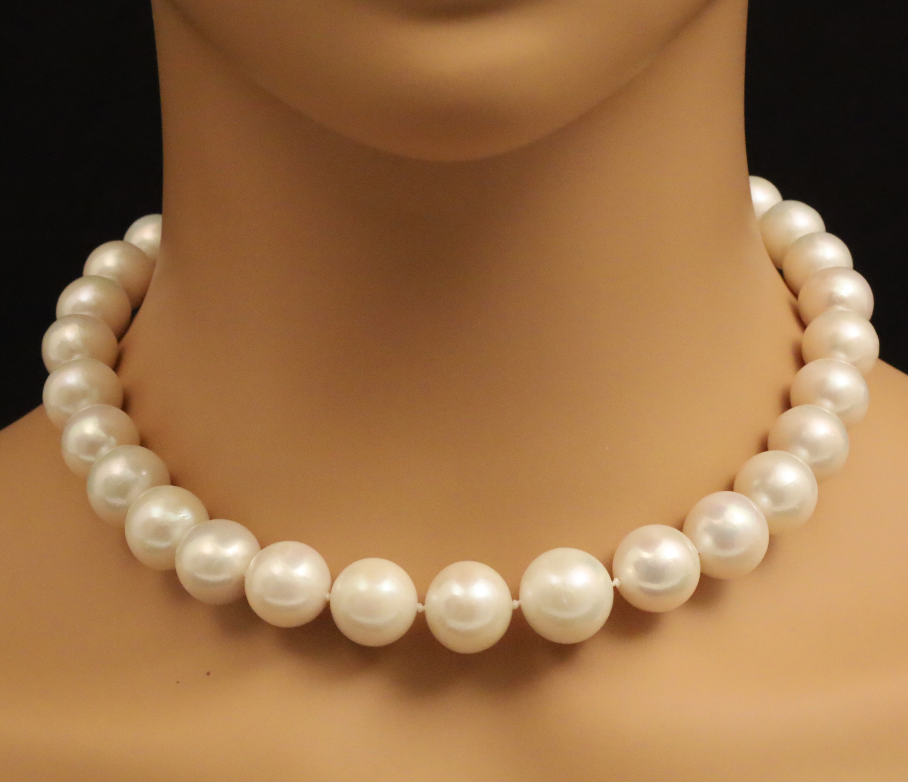 17 GRADUATING PEARL NECKLACE 17  3b3ad6