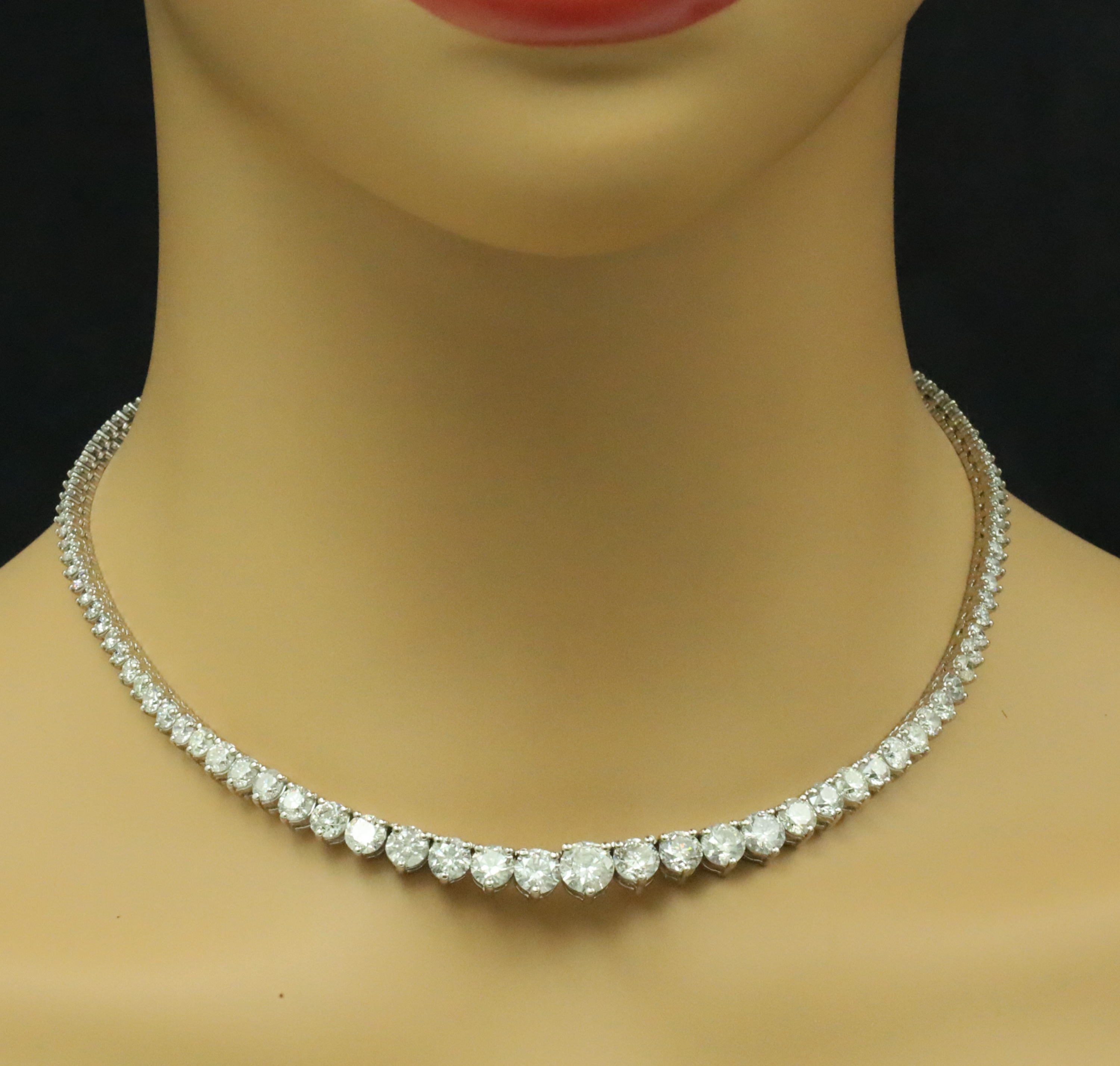 14K WG LADY'S DIAMOND NECKLACE