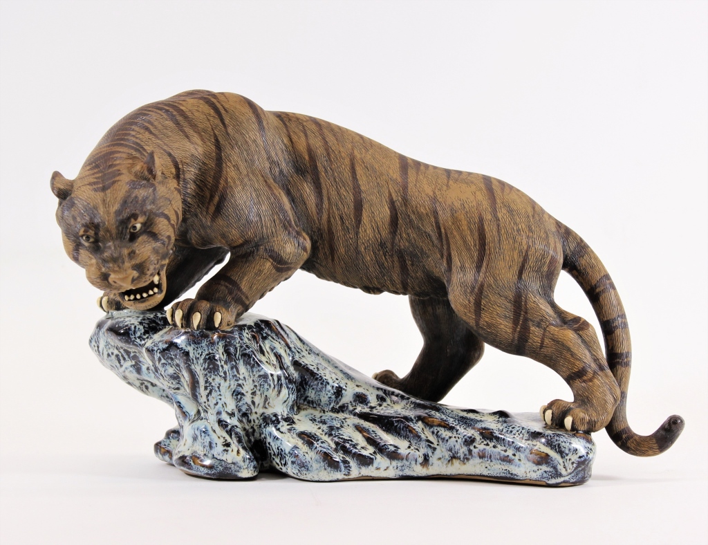 CHINESE SHIWAN POTTERY TIGER SCULPTURE 3b3dba