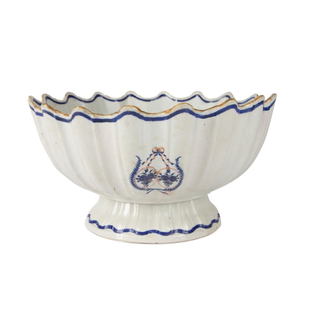 CHINESE EXPORT PORCELAIN FLUTED BLUE