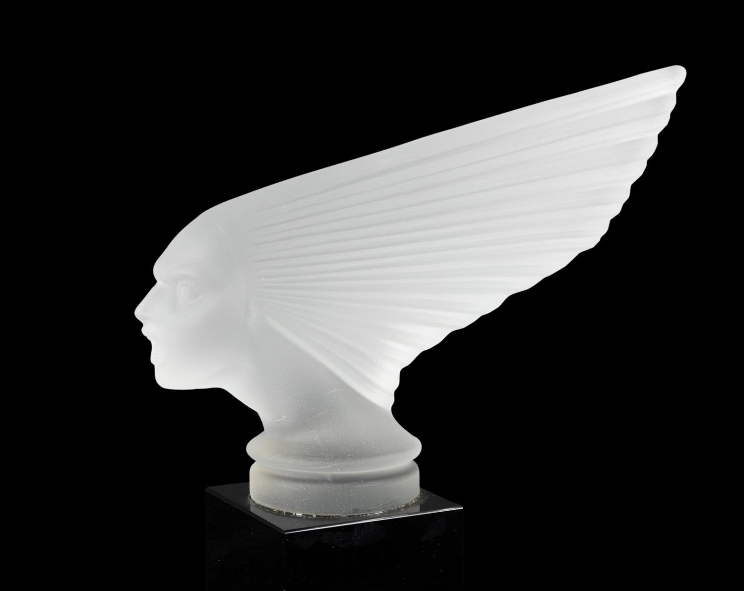 LALIQUE 'VICTOIRE' FROSTED GLASS