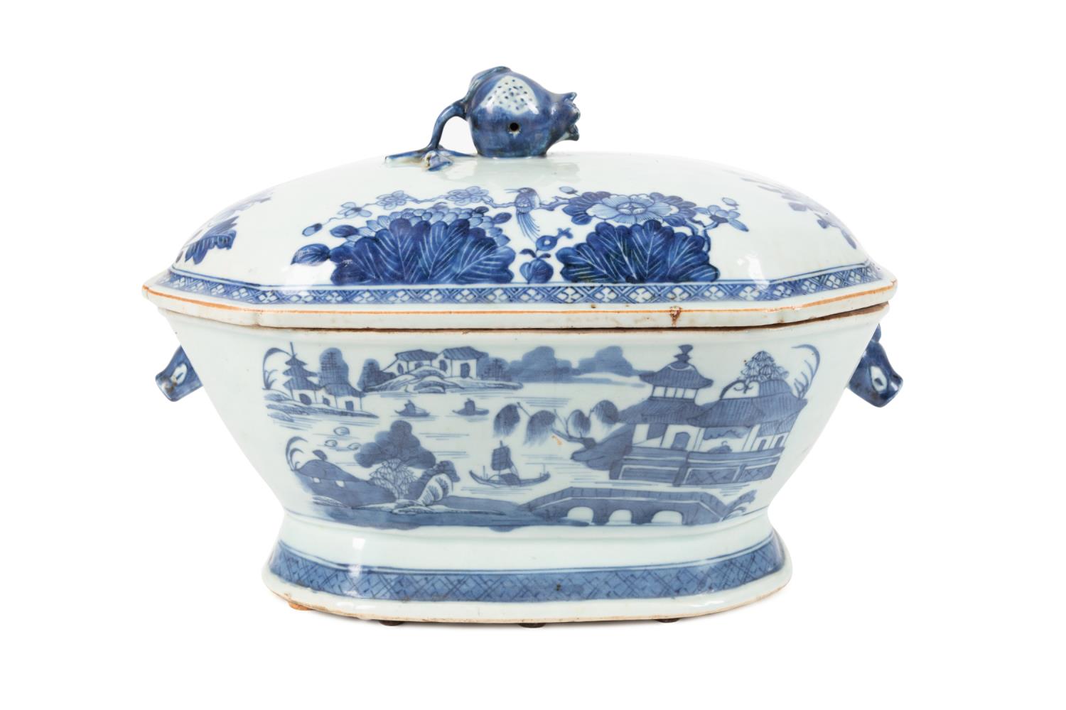 CHINESE EXPORT BLUE WHITE TUREEN 3b40f1