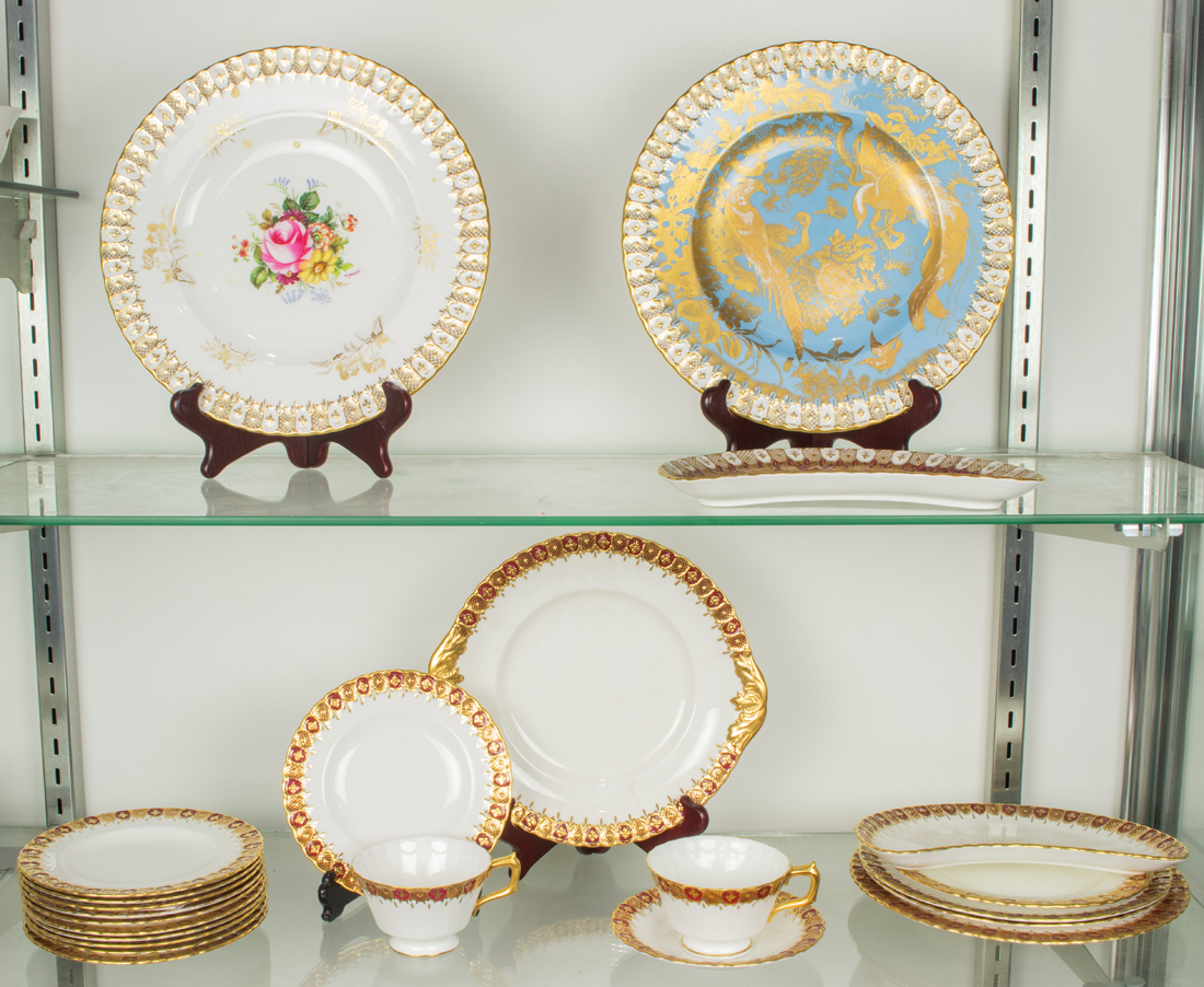 AN ASSEMBLED GROUP OF ROYAL CROWN DERBY