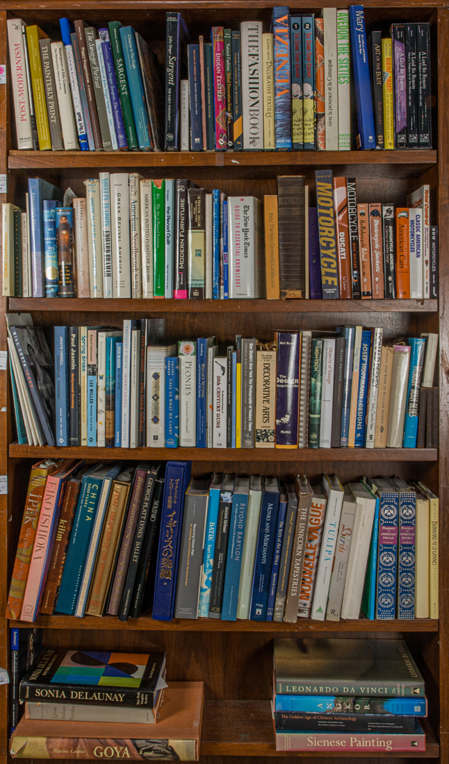 FOUR SHELVES OF MAINLY ART AND DESIGN