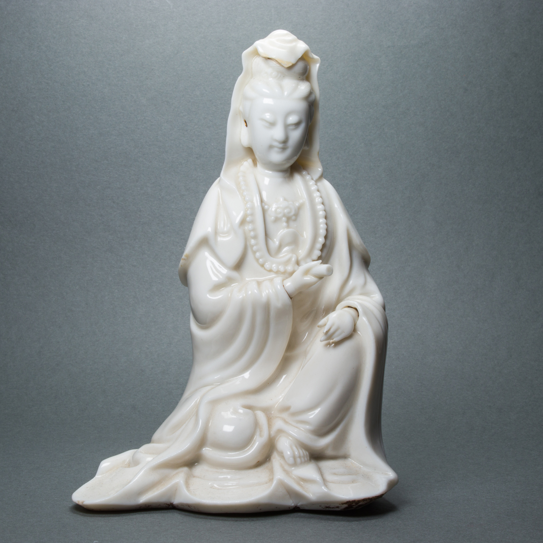 CHINESE DEHUA FIGURE OF GUANYIN 3b436a