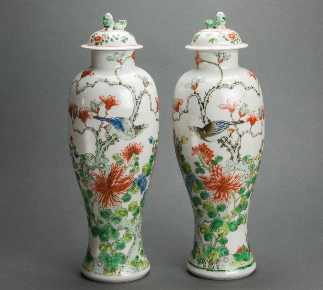 PAIR OF CHINESE FAMILLE VERTE COVERED