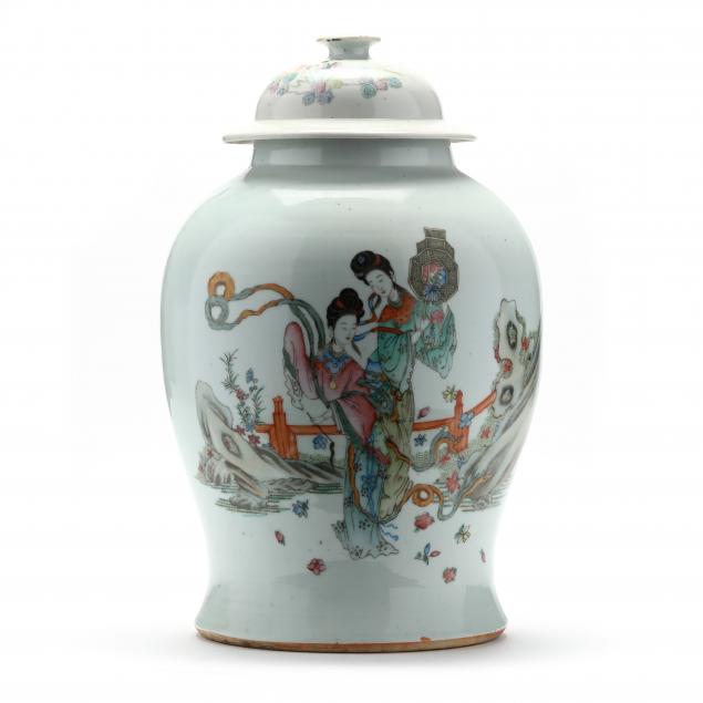 A LARGE CHINESE PORCELAIN FAMILLE