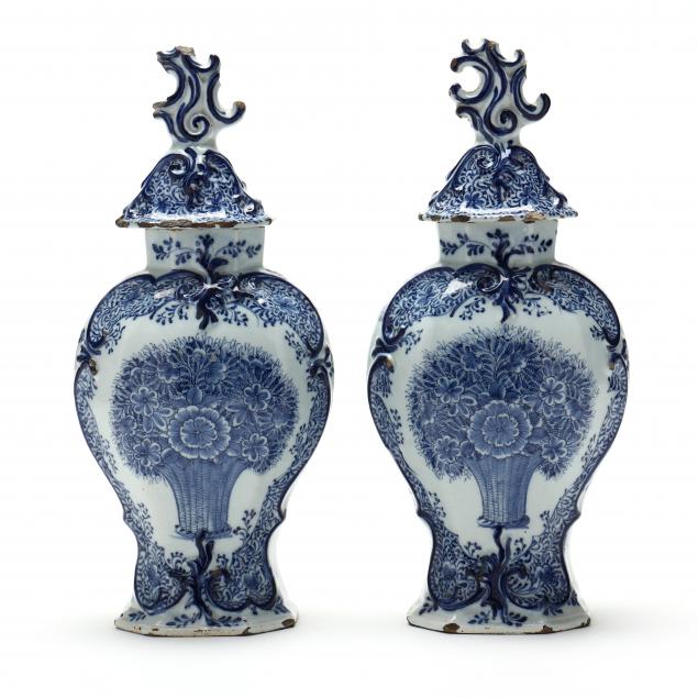 PAIR OF DUTCH DELFT BLUE AND WHITE 3b6ca9