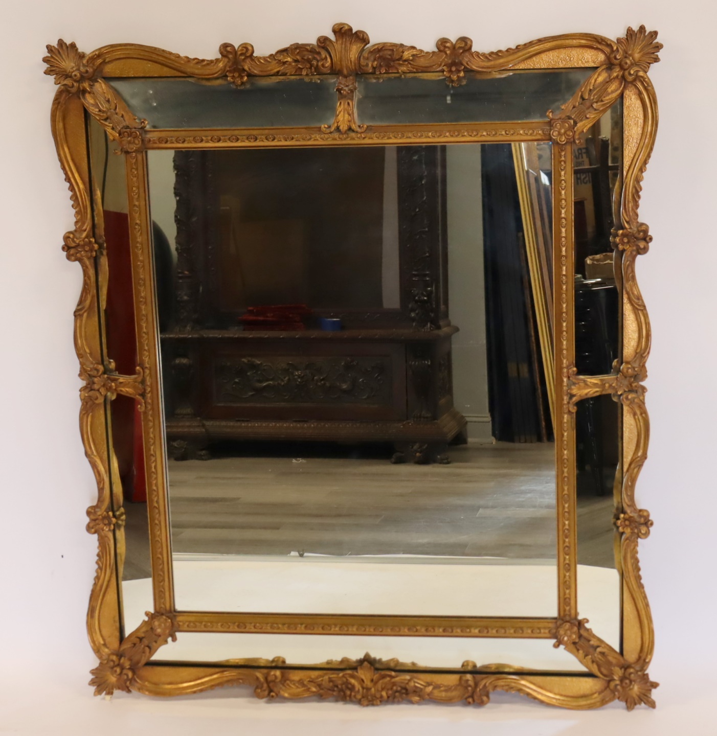 ORNATE GOLD MIRROR WITH MIRROR