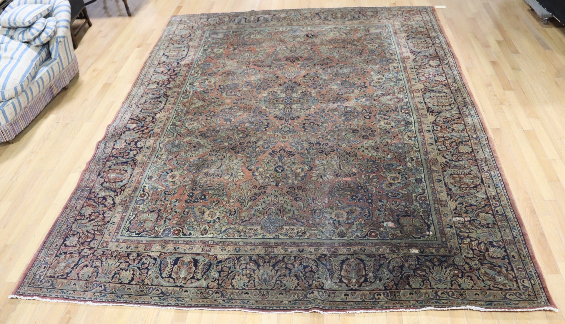 ANTIQUE FINELY HAND KNOTTED CARPET  3b6f31