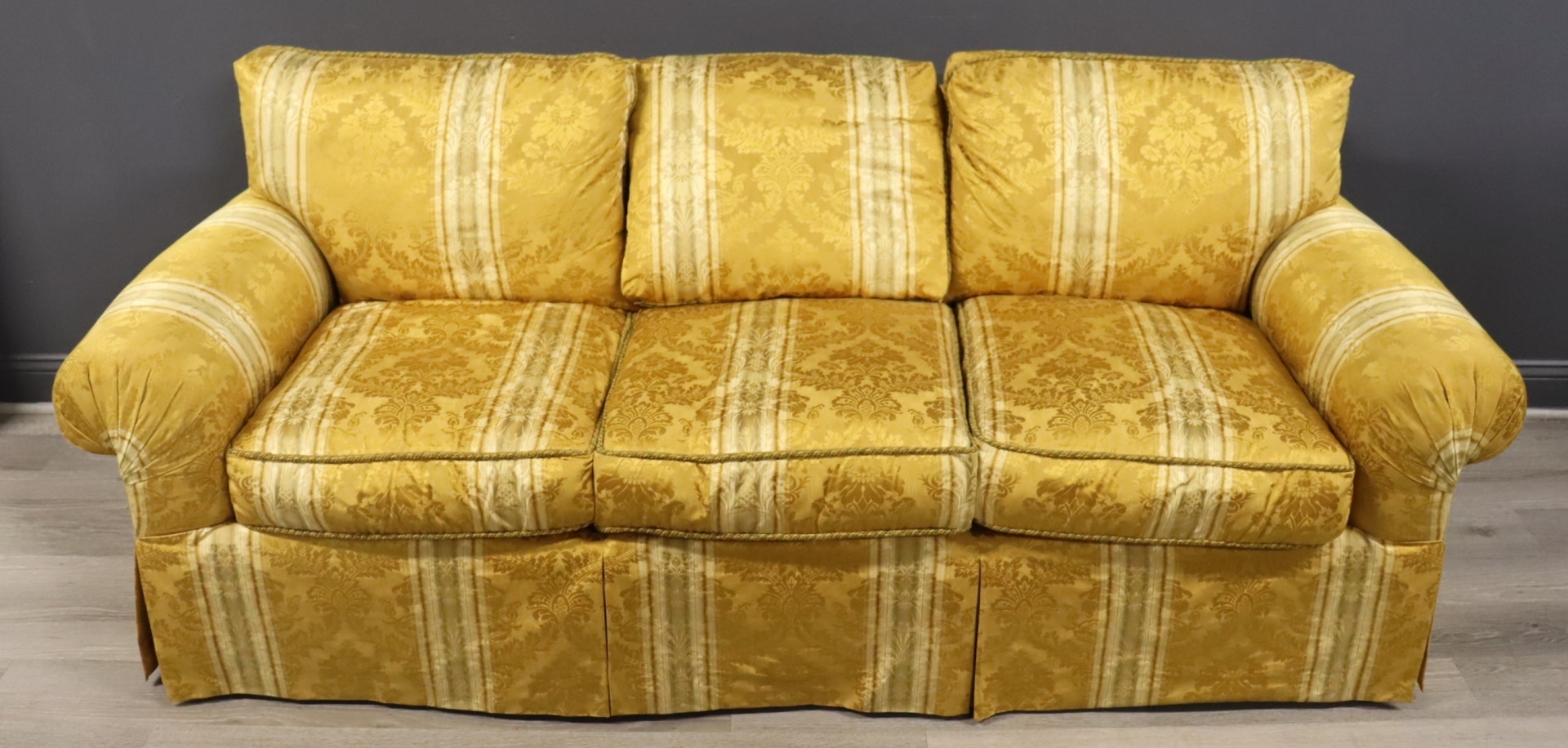VINTAGE AND QUALITY SILK UPHOLSTERED 3b6f7e
