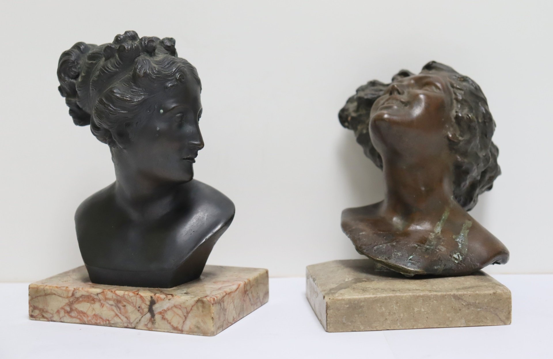 2 BRONZE BUSTS ON STONE BASES  3b7070