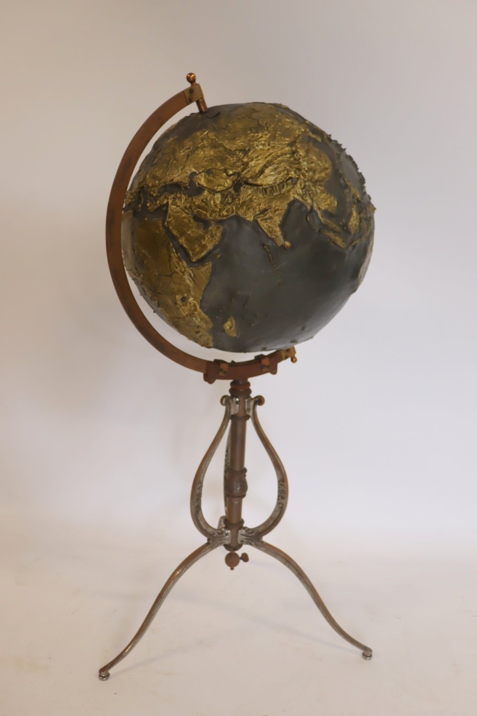 AN ANTIQUE TEXTURED GLOBE ON STAND  3b7077