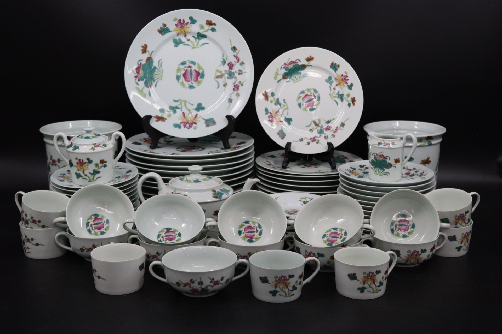 A PART DINNER SET OF NYMPHEA BY 3b70b2