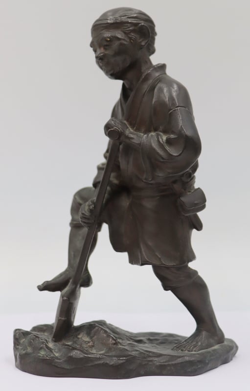 SIGNED JAPANESE BRONZE STANDING