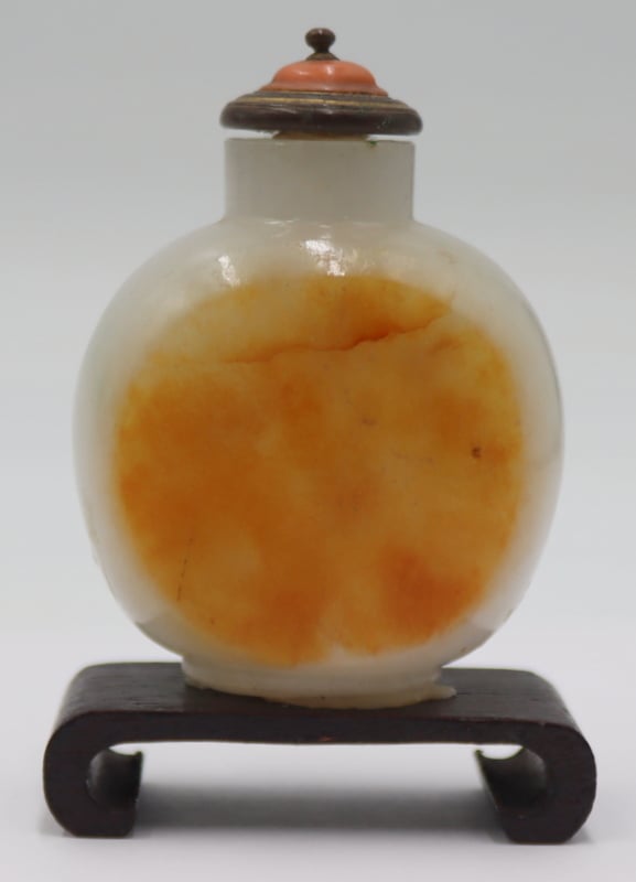 CHINESE CARVED JADE SNUFF BOTTLE