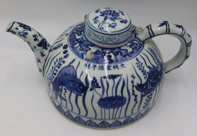 SIGNED CHINESE BLUE AND WHITE TEAPOT.