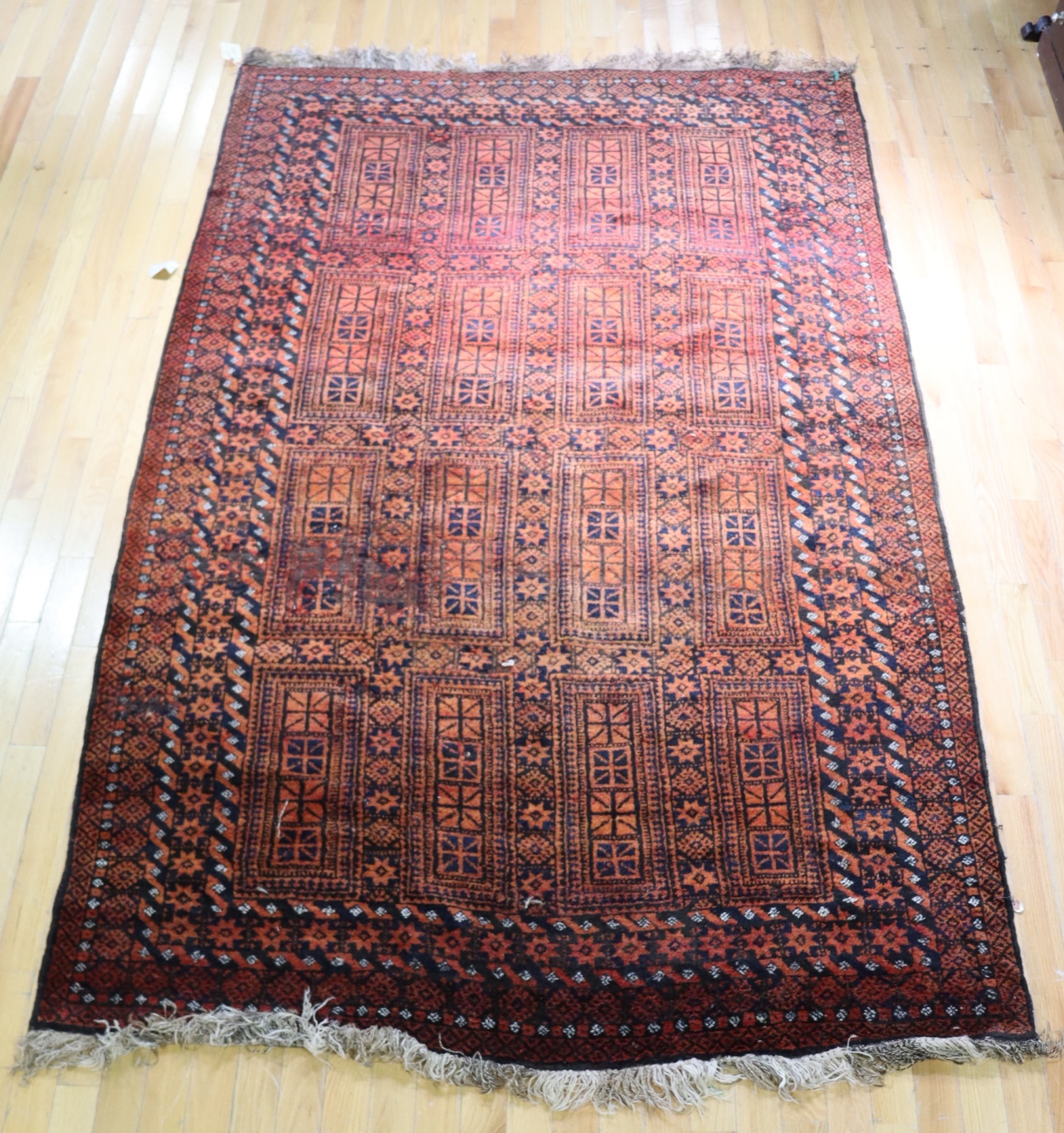 ANTIQUE FINELY HAND KNOTTED CARPET  3b711a