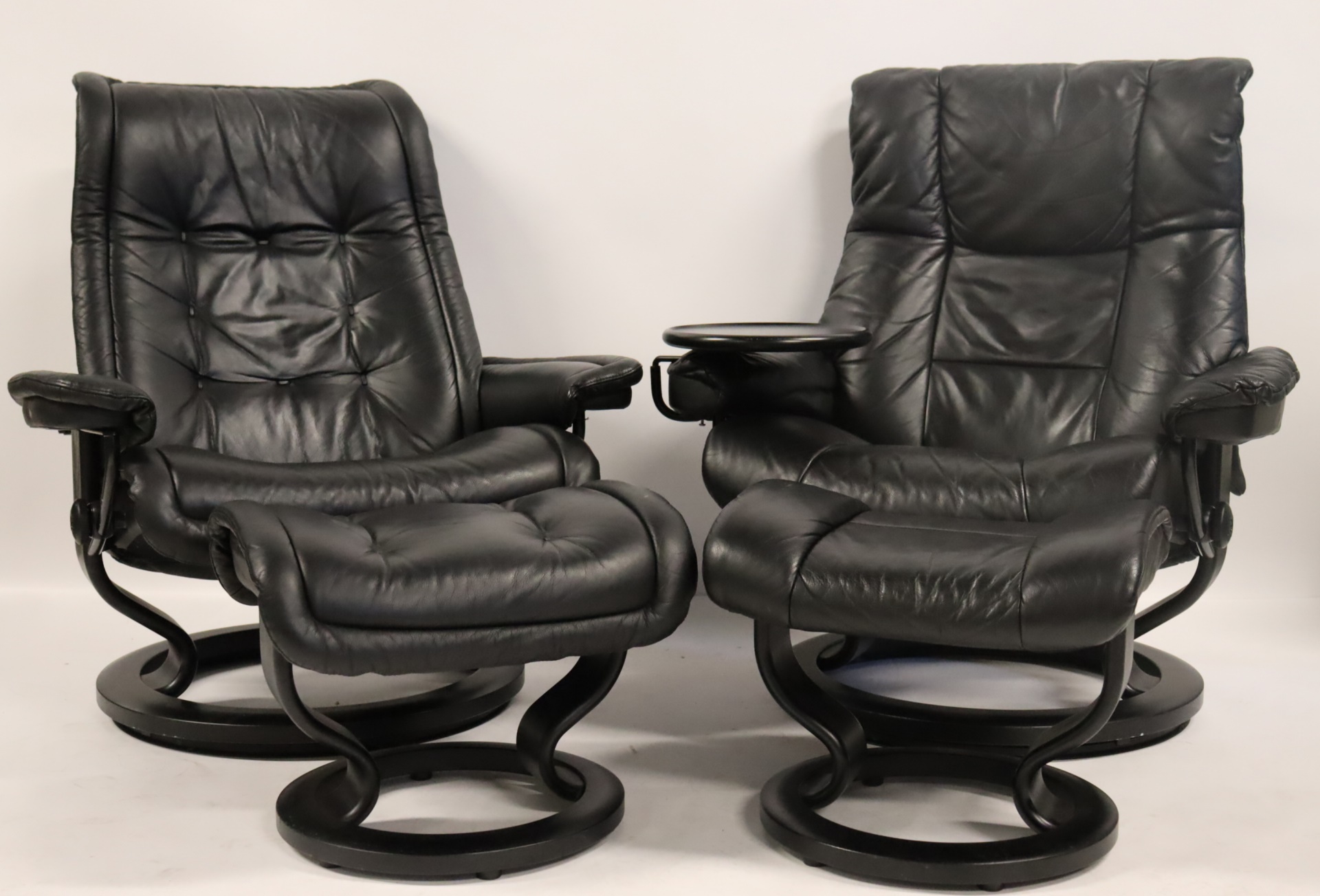 A MATCHED PAIR OF EKORNES LEATHER