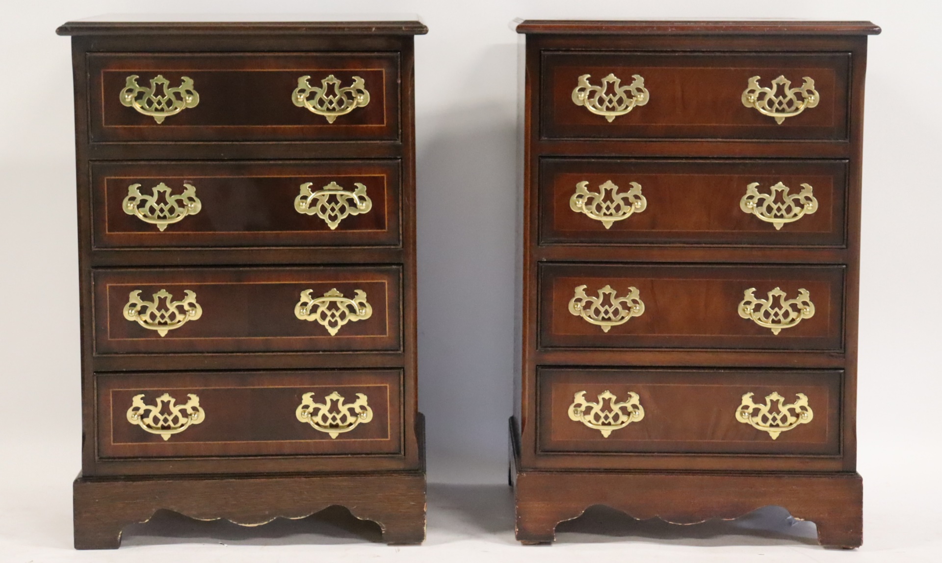 A PAIR OF MAHOGANY 4 DRAWER NIGHT