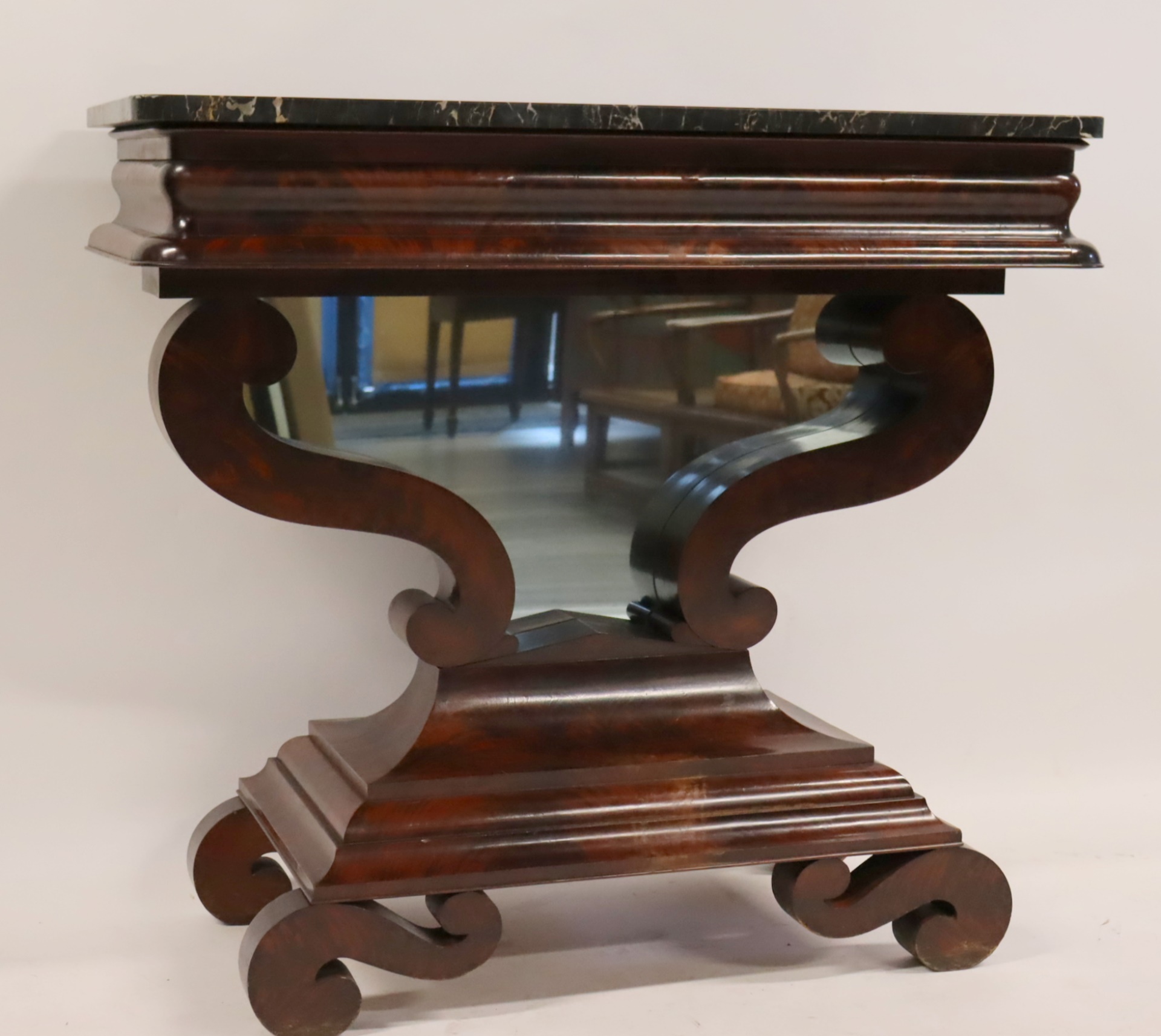 CLASSICAL MAHOGANY MARBLETOP PIER TABLE.