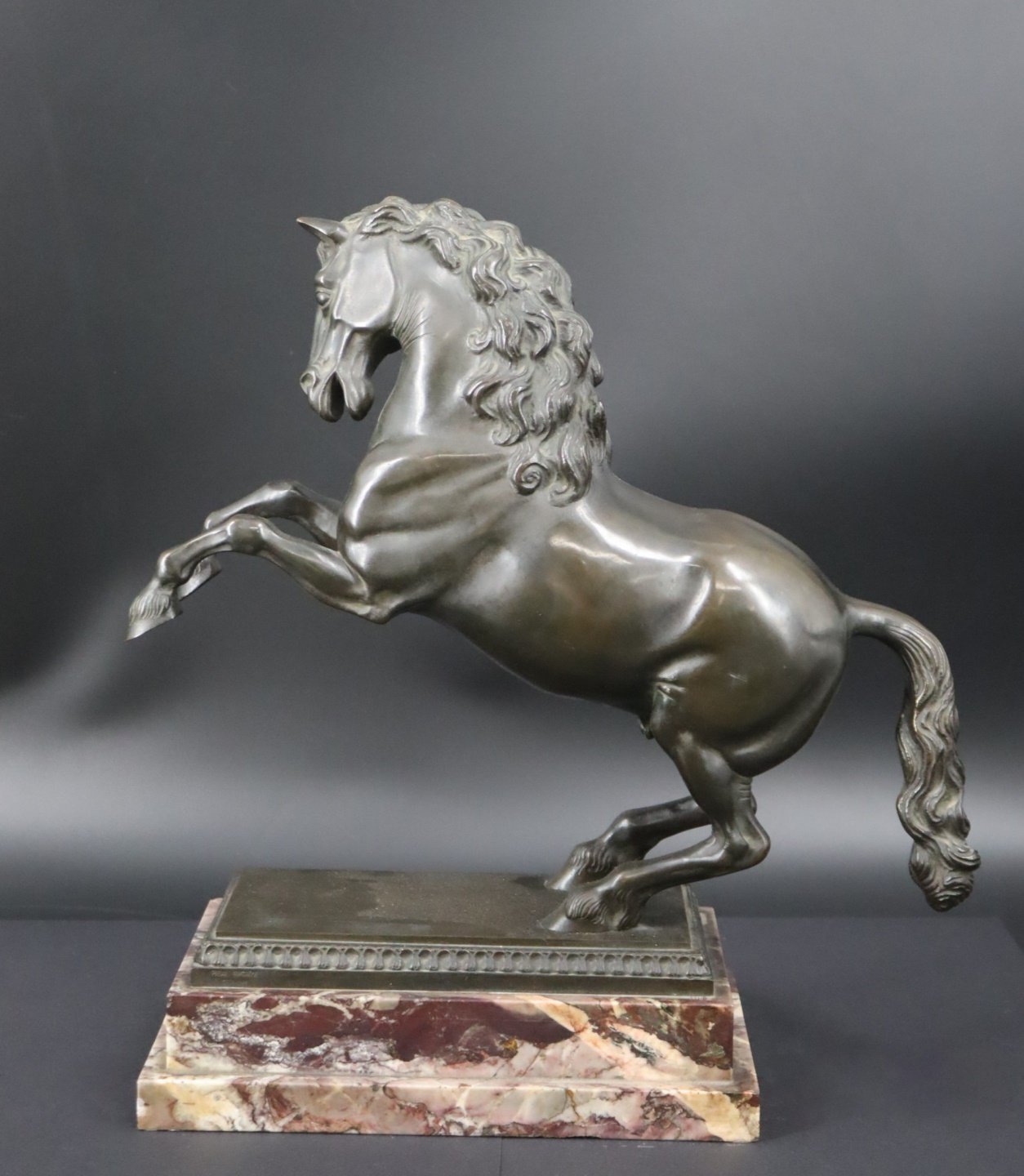 FINE QUALITY BRONZE SCULPTURE OF