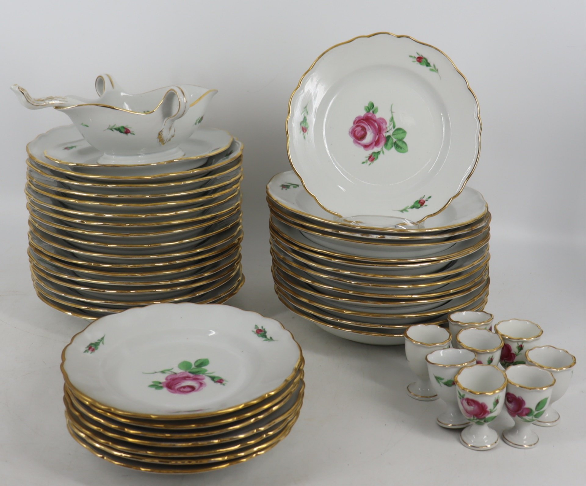 A LARGE SET OF MEISSEN ROSE CHINA.