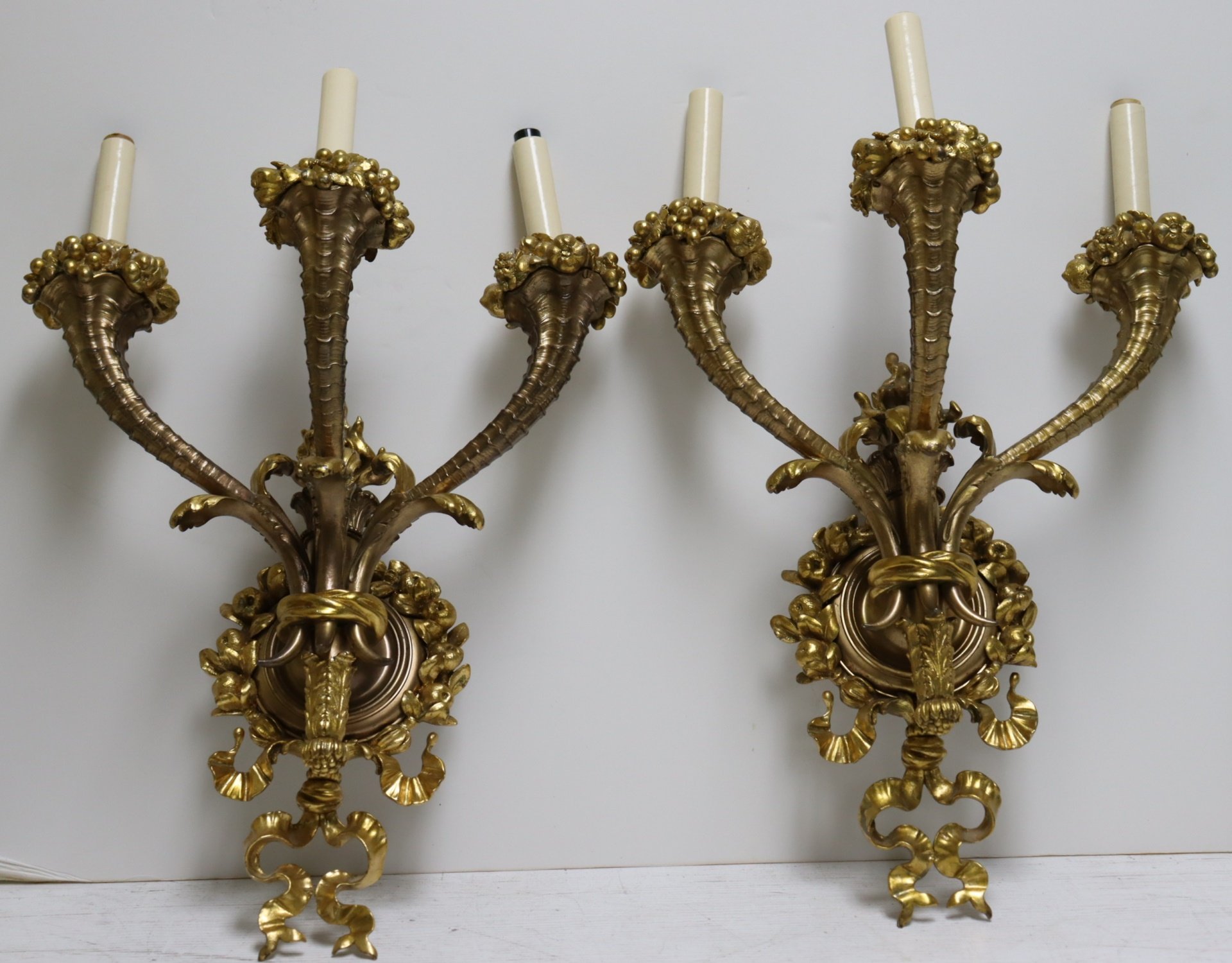 A PAIR OF GILT BRONZE CALDWELL (ATTRIB)