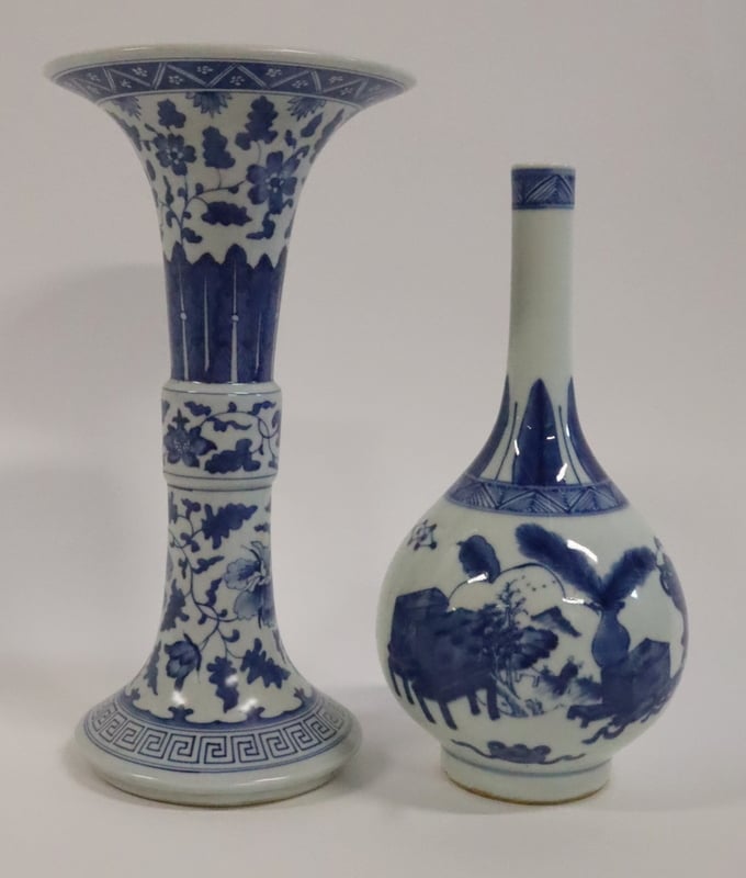 (2) CHINESE BLUE AND WHITE PORCELAIN