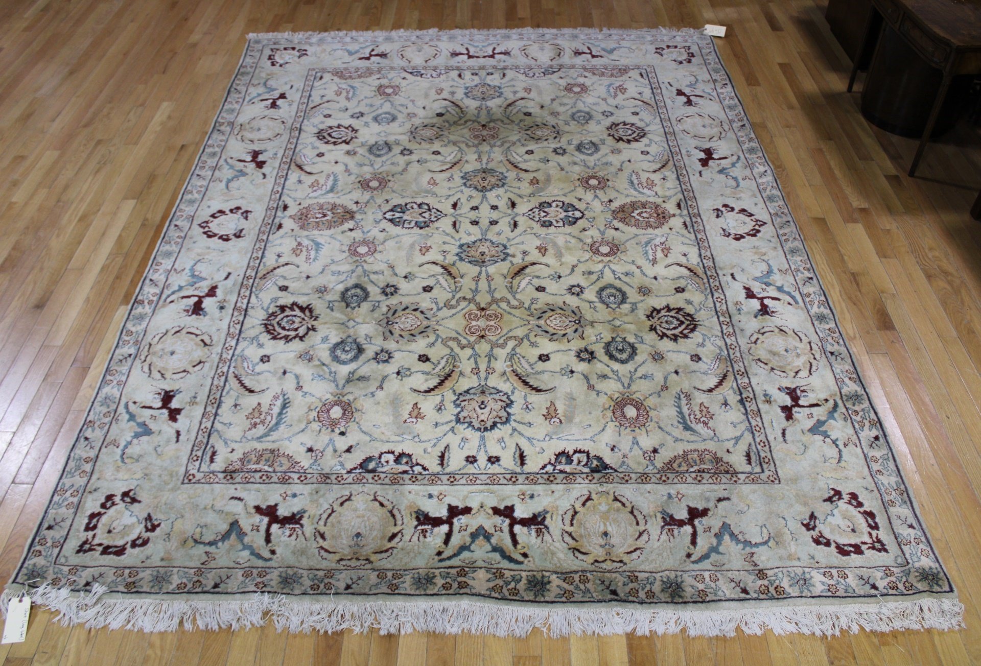 VINTAGE AND FINELY HAND WOVEN CARPET  3b732f