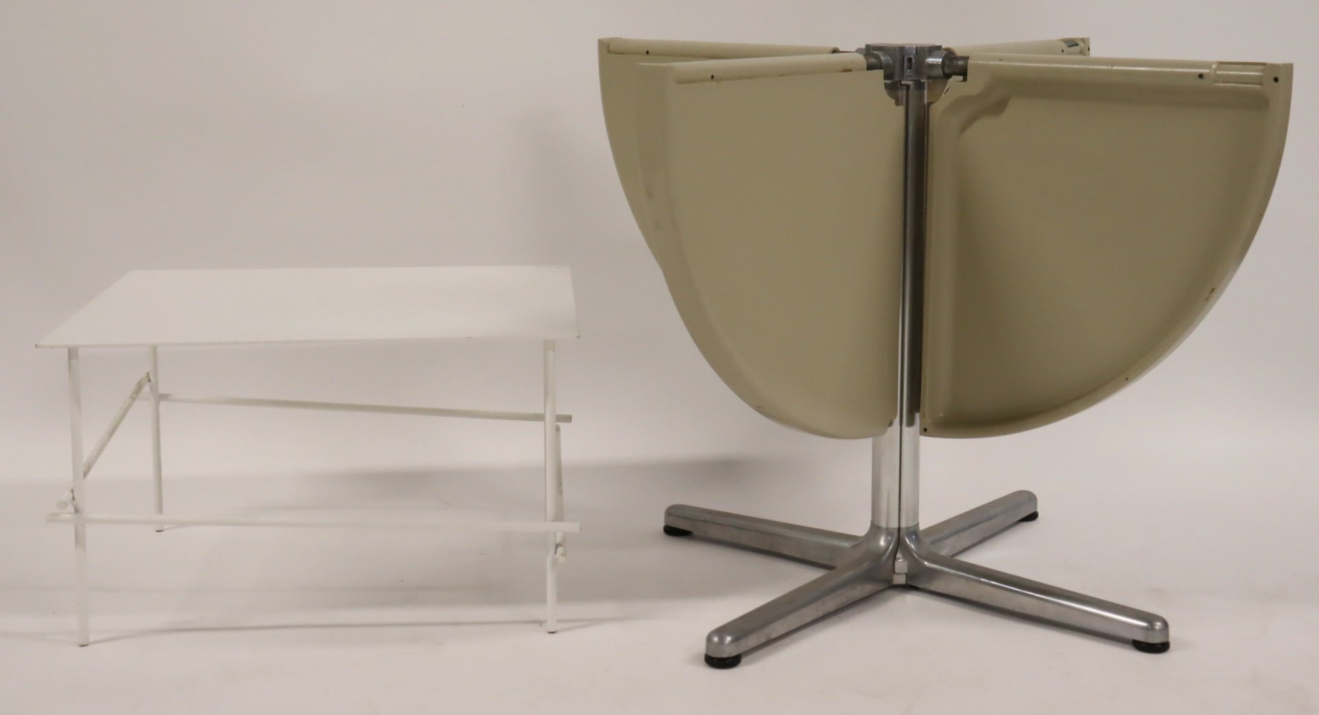 MIDCENTURY FOLDING TABLE BY CASTELLI 3b7373