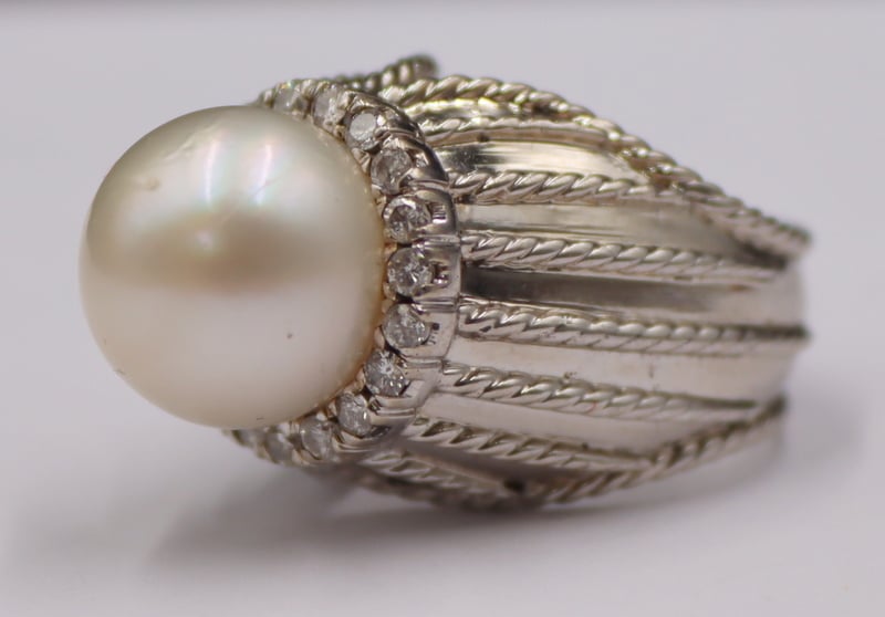 JEWELRY. 14KT GOLD, PEARL AND DIAMOND