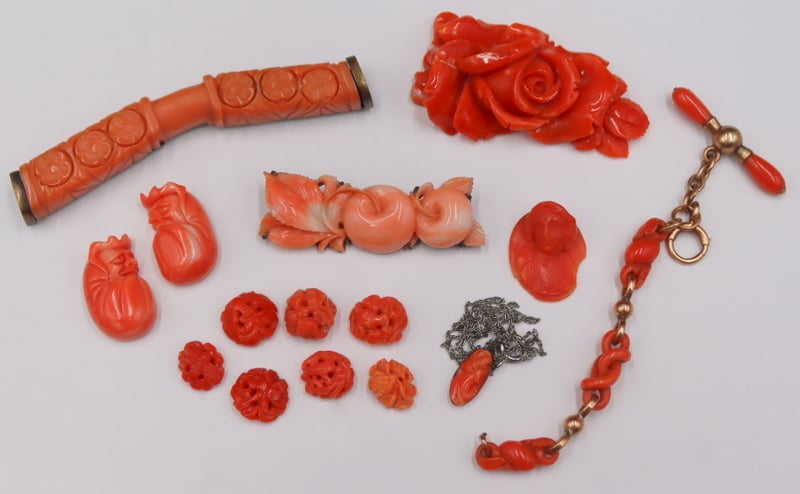 JEWELRY. COLLECTION OF CORAL CARVINGS.