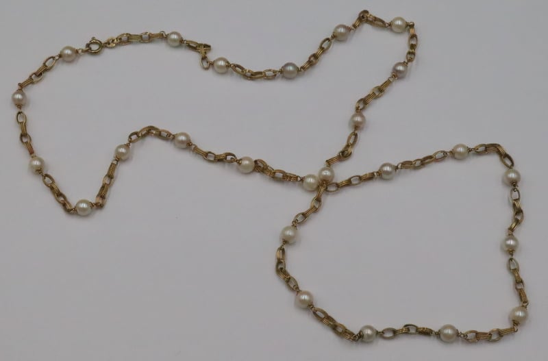 JEWELRY. 14KT GOLD AND PEARL CHAIN
