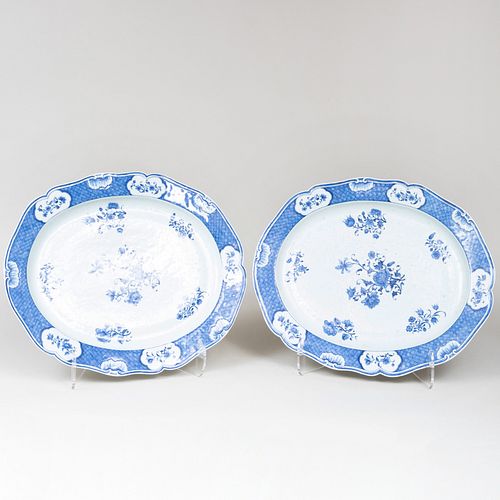 TWO CHINESE EXPORT BLUE AND WHITE