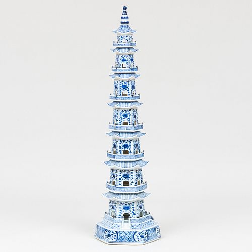 CHINESE BLUE AND WHITE PORCELAIN 3b7621