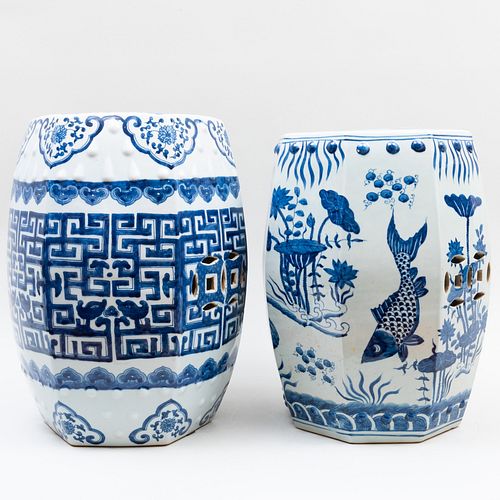 TWO CHINESE BLUE AND WHITE PORCELAIN 3b7654